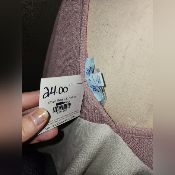 Knit NWT Top Ribbed Color Block p2p 30x27 - Picture 5 of 6